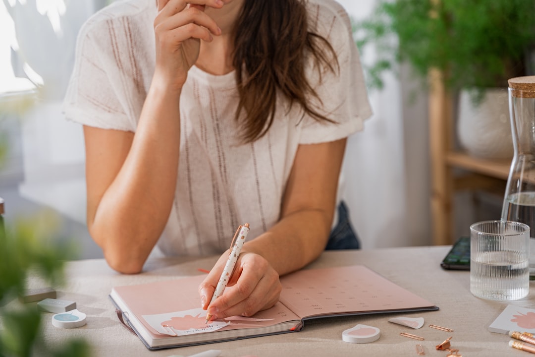 A focused job seeker planning her search by hand at a bright desk, mapping out which AI job search tools to use.